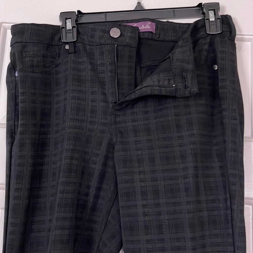 Gloria Vanderbilt, Black plaid stretchy Jean Size 12.